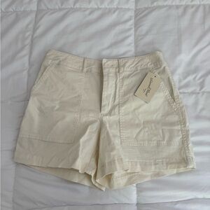 Universal Thread Cream Women's Cargo Shorts
